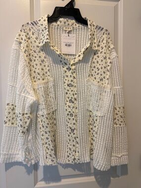 POL Cream and White Floral Button-Up Waffle Knit Top